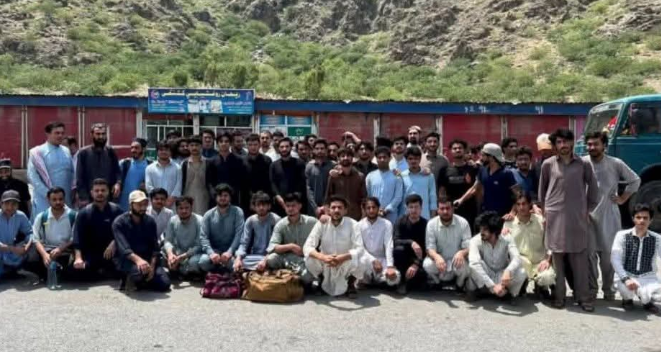 په افغانستان کې بند پاتې پاکستاني محصلین د تورخم له لارې د ستنېدو غوښتنه کوي
