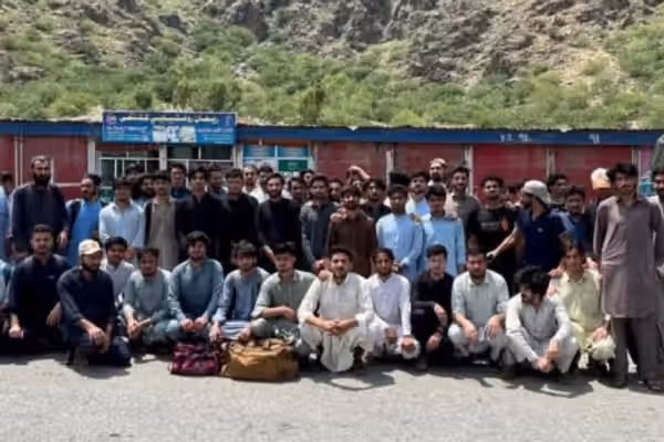 په افغانستان کې بند پاتې پاکستاني محصلین د تورخم له لارې د ستنېدو غوښتنه کوي