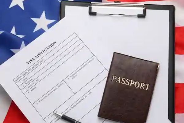 امریکا ته د ۷۵هېوادونو د وګړو پر سفر بندیز؛ د کډوالو د حقونو ملاتړو ډلو محکمې ته شکایت کړی