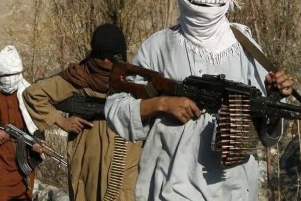 باكستان: طالبان تؤوي المتمردين الباكستانيين تحت غطاء "اللاجئين"