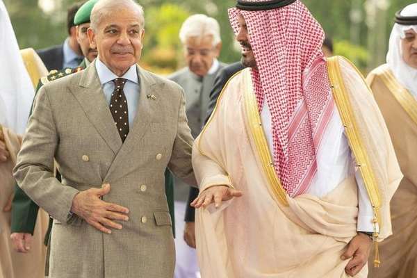 سعودي عربستان، ترکیه او پاکستان ګډ دفاعي تړون لاسلیکوي