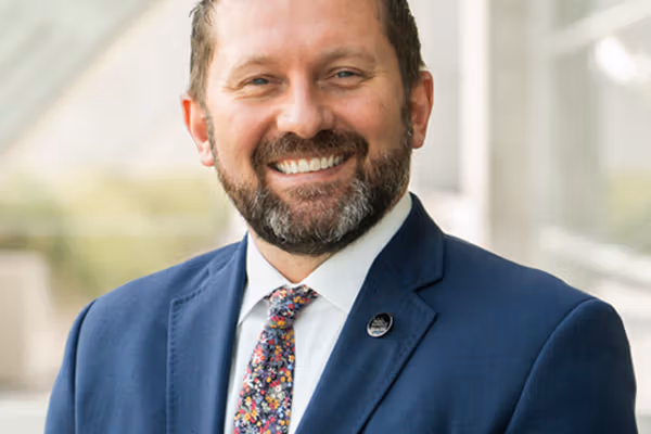 د افغان اېواک مشر: د امریکا د ځانګړو ویزو پروګرام ځنډول له افغان ټولنې سره بېعدالتي ده