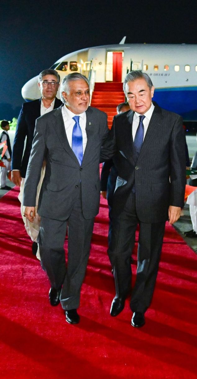 د پاکستان او چین د بهرنیو چارو وزیرانو د افغانستان وضعیت په اړه ټېلیفوني خبرې وکړې