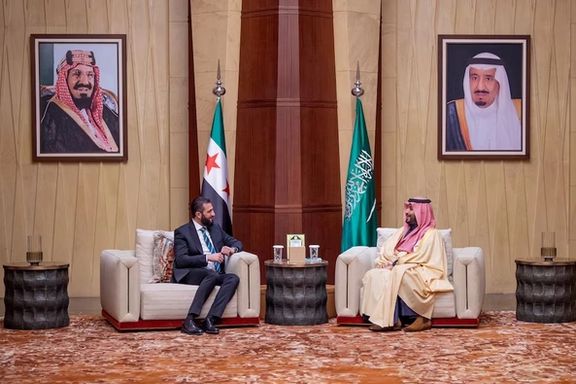 انس حقانی با نشر آیهای از قرآن به نخستین سفر خارجی احمد شرع واکنش نشان داد