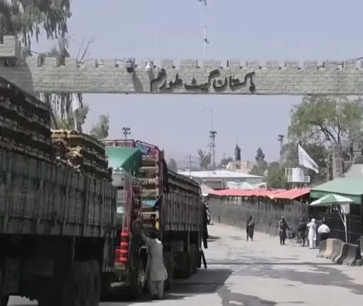 د پاکستان پولیسو دوه افغانان د بهرنیو پیسو د بې قانونه لېږد په تور ونیول