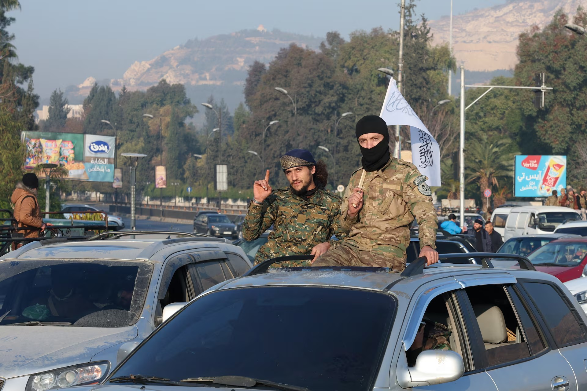 روسۍ ورځپاڼه نیزاویسما ګزیته: د «سوریې  جهاد» مخکیني جنګیالي افغانستان ته لېږدول کیږي