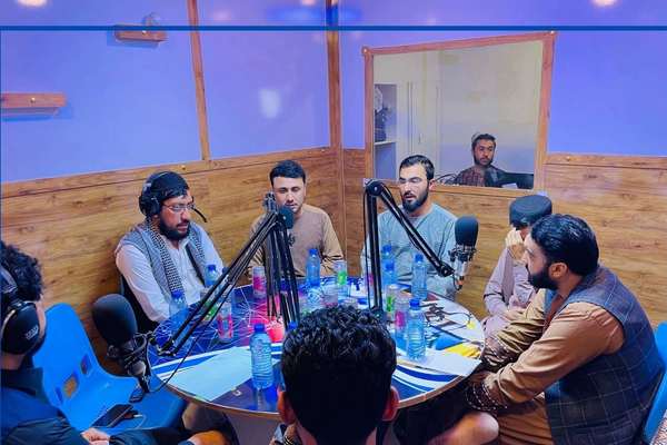 پر رسنیو د طالبانو له محدودیتونو سره؛ په کندهار کې د «سماءامید» راډيو رسمي نشرات پیل کړل