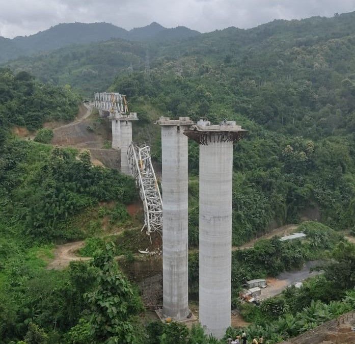 فرو ریختن پل راه آهن در ایالت میزورام هند جان دست‌کم ۲۶ نفر را گرفت