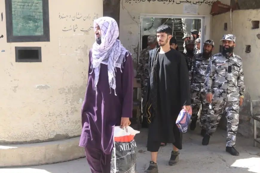 طالبانو د پروان له مرکزي زندانه نږدې ۶۰ بندیان خوشې کړي دي