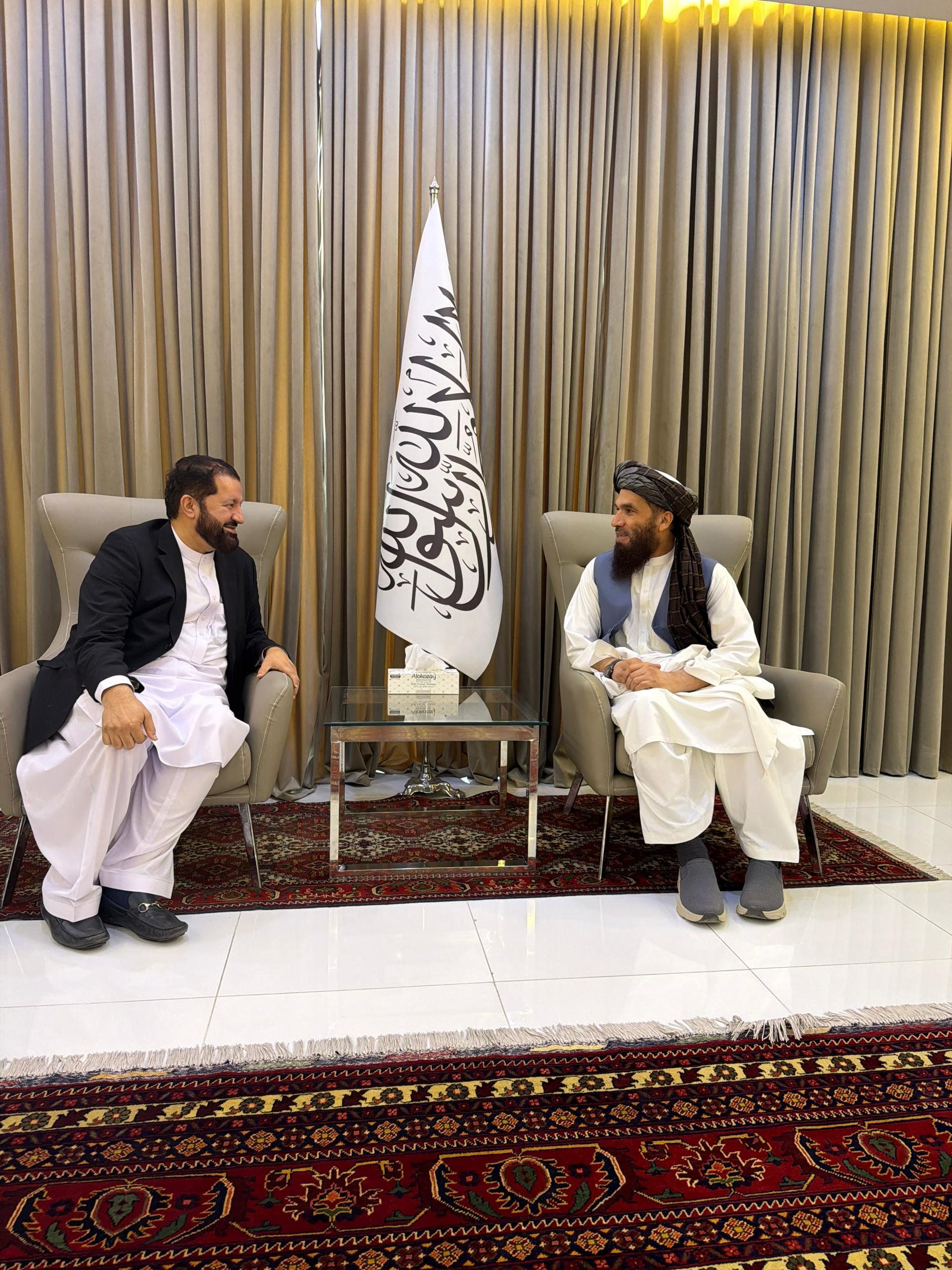 په اوکراین کې د جمهوريت وروستی سفیر ولي منور کابل ته تللی