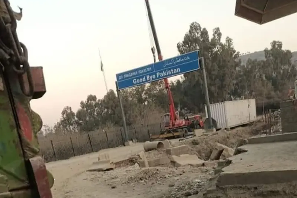 Pakistan Shuts Down Torkham Border Crossing Amidst Dispute With Taliban