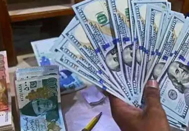 روزنامه پاکستانی: پاکستان در پنج سال آینده به ۱۲۰ میلیارد دالر وام خارجی نیاز دارد