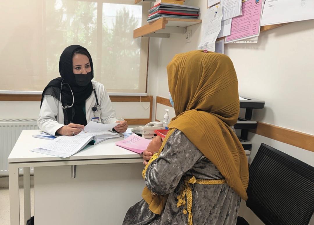 ملګري ملتونه: افغانستان کې ۱۰.۷ مېلیونه ښځې او نجونې بشري مرستو ته اړتیا لري