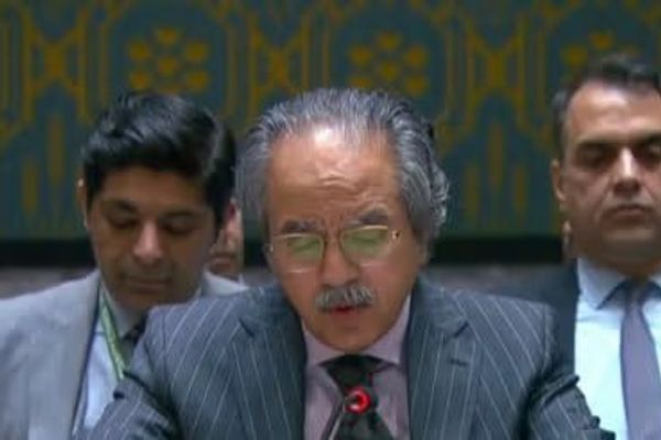 د پاکستان استازی: طالبان دې د انزوا او تعامل تر منځ یو غوره کړي