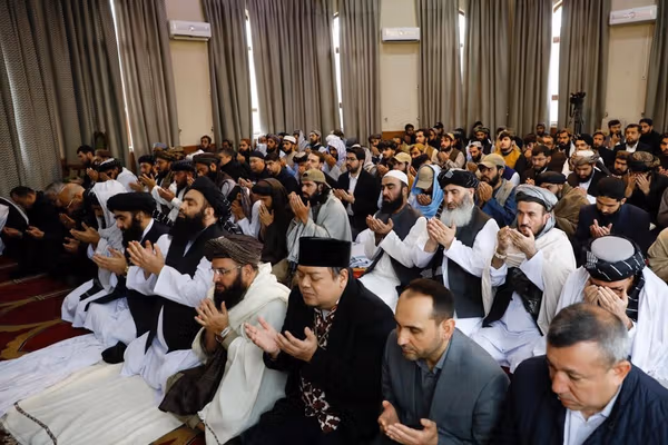 په ارګ او سپېدار کې د اختر دوه لمونځونه؛ مولوي کبیر یو وار بیا د اختر لمونځ جلا ادا کړ