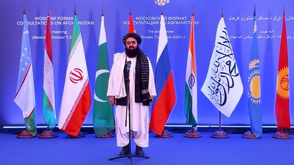 متقي وايي چې طالبان په افغانستان کې د بهرنیو ځواکونو حضور نه مني