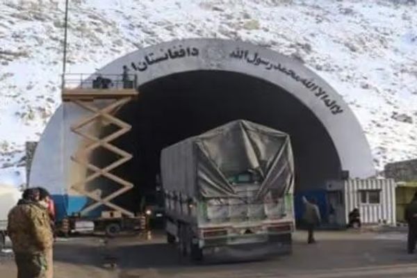 د سالنګ لویه لار تر لوی اختر وروسته د بار وړونکو موټرو پر مخ تړل کېږي
