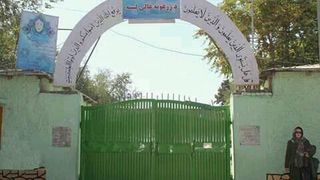 ښځینه روایت؛ باور مې نه راځي چې زرغونه لیسه بنده ده