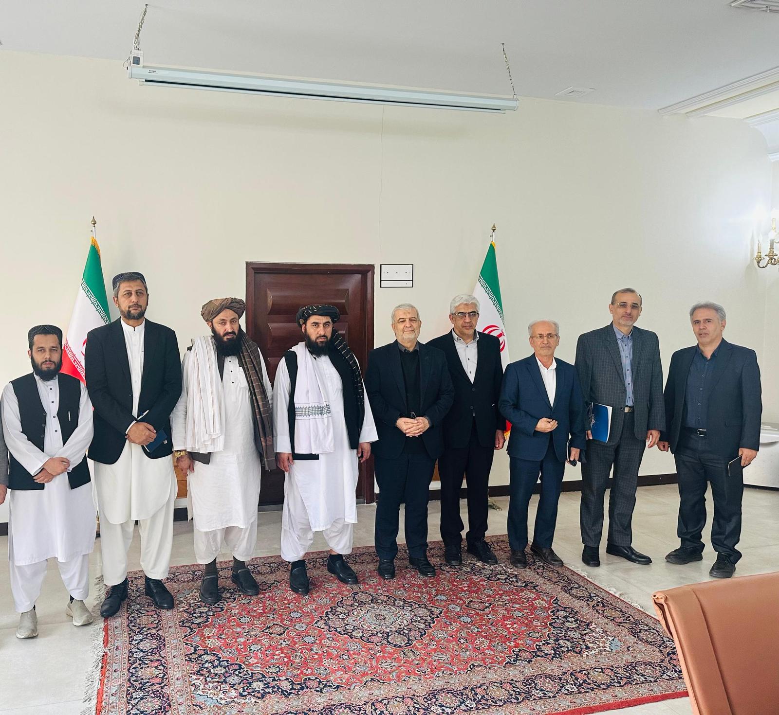 هیات طالبان با حسن کاظمی قمی و شمار دیگر از مقام‌های ایرانی دیدار کرده است