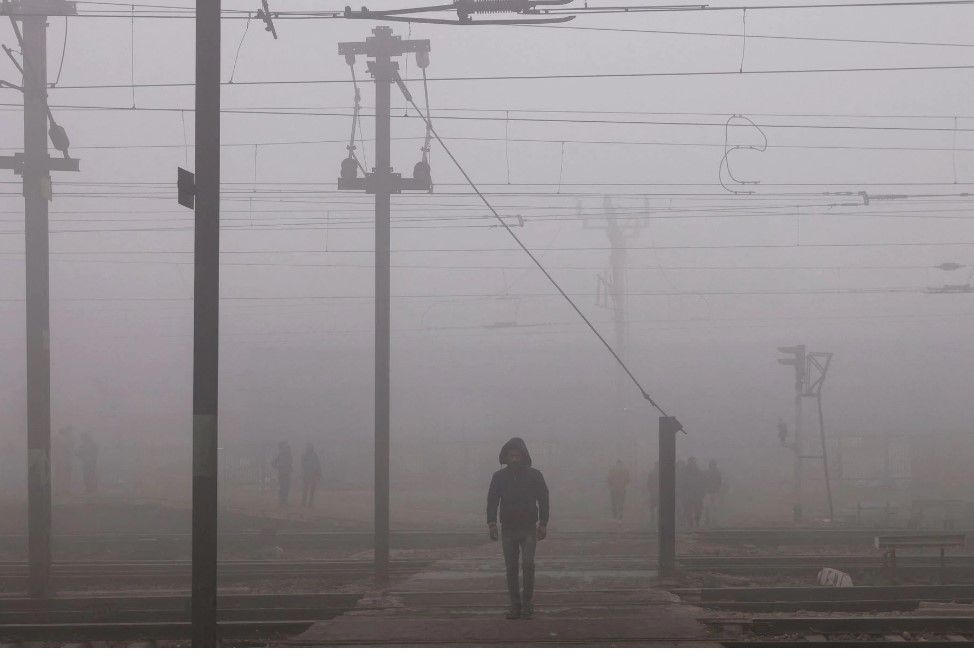 موج سرمای شدید و هوای مه‌آلود زندگی را در دهلی و شمال هند مختل کرده است