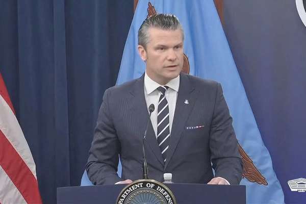 وزیر دفاع امریکا: ترامپ خواهان صلح است و ایران باید این مسیر را انتخاب کند