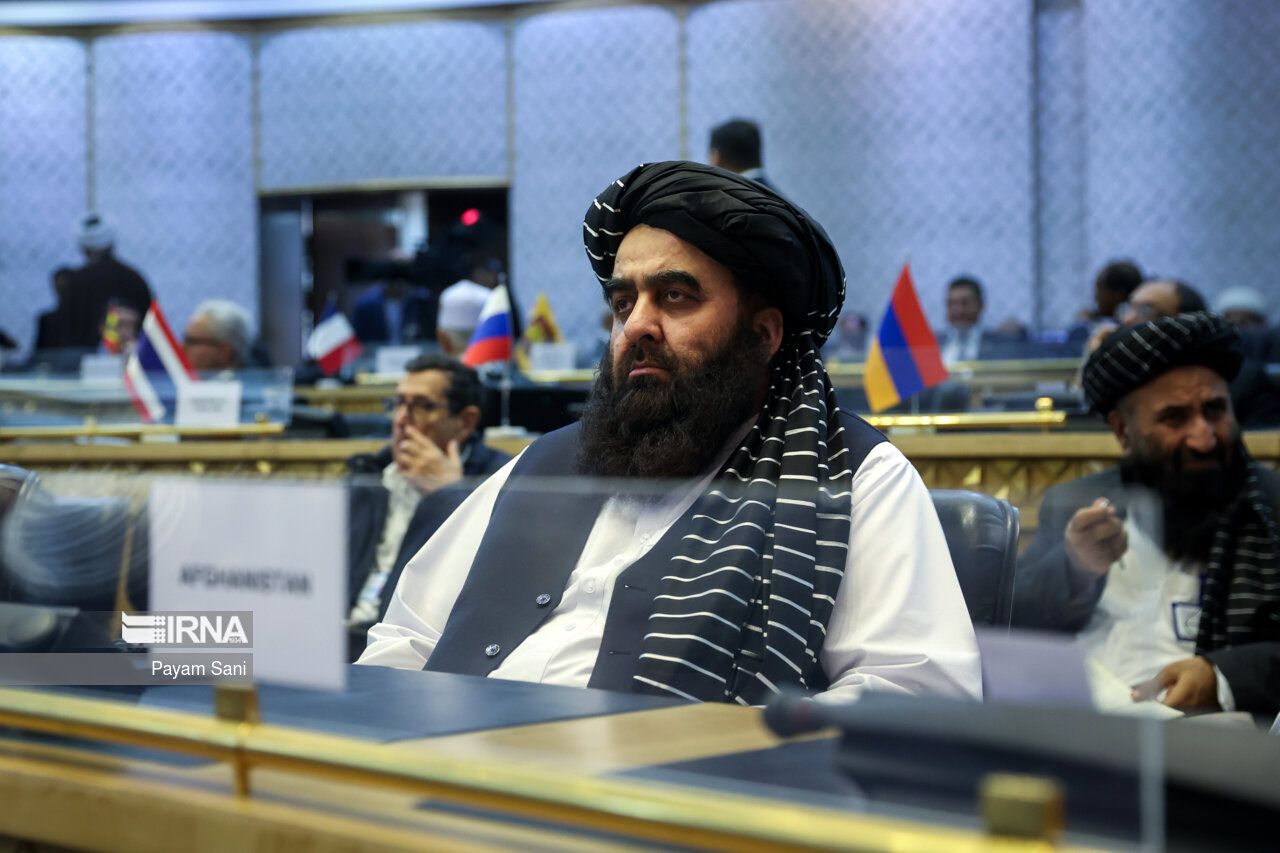 وزیر خارجه طالبان در تهران: در عصر بزرگترین تناقض‌ها به‌سر می‌بریم