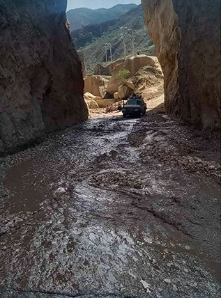 په بلخ کې د ورښتونو او غر ښویېدنې له امله د دوو ولسوالیو لارې تړل شوې دي