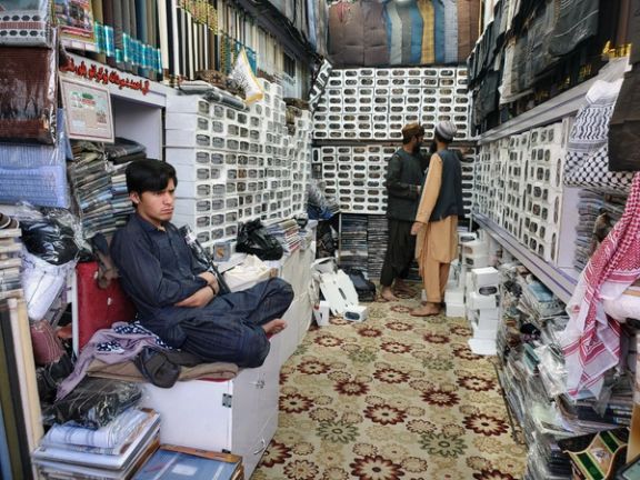 د کاليو، صدريو، خوليو او پګړيو دوکانو، چې اختر په شپو کې تر ناوخته خلاص وي