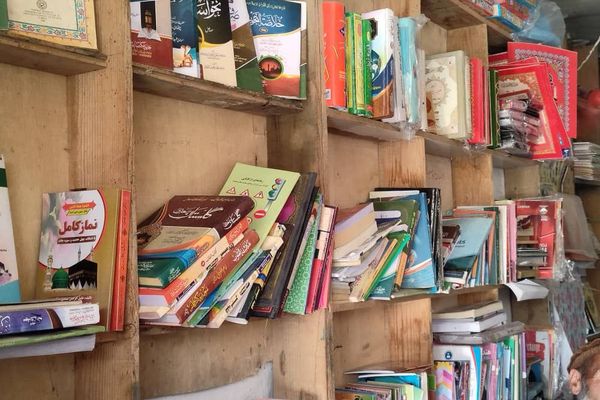 پر کتابونو بندیز؛ طالبانو د پنجشیر ولایت عنابې ولسوالۍ کتاب پلورنځي پلټلي دي