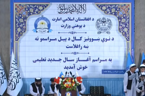 د نجونو د ښوونځیو له بیا پرانیستلو پرته نوی ښوونیز کال پیل شو