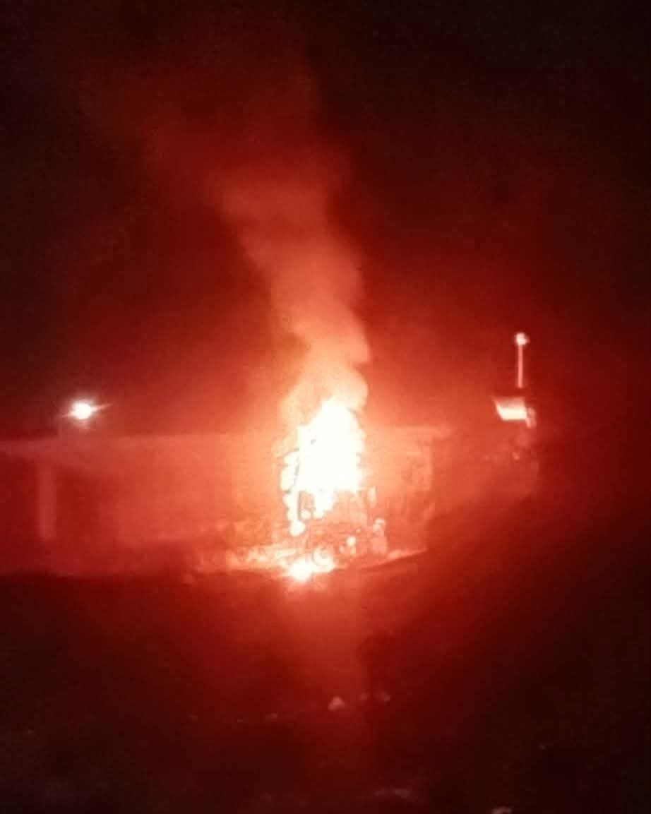 په وزیرستان کې وسله والو د پاکستان پوځ ته د خوراکي توکو د انتقال په تور یو موټر سوځولی