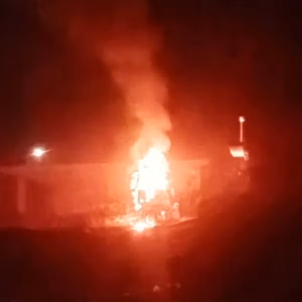 په وزیرستان کې وسله والو د پاکستان پوځ ته د خوراکي توکو د انتقال په تور یو موټر سوځولی