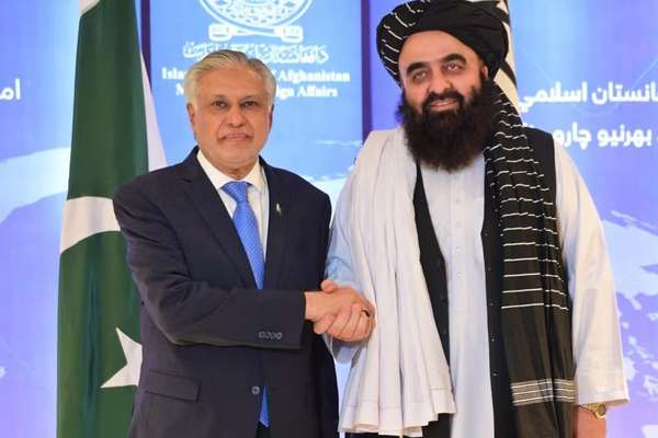 متقی در گفتوگو با اسحاقدار، ارتقای روابط دیپلوماتیک میان دو کشور را تحول «مثبت» خواند