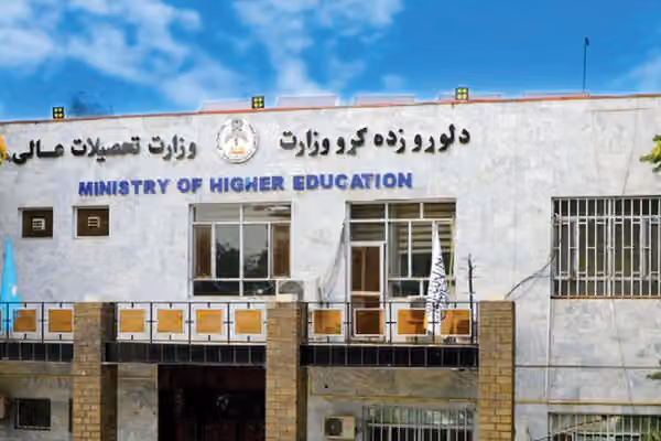 طالبان میگوید مشکلات دانشجویان افغان در خارج را بررسی میکند