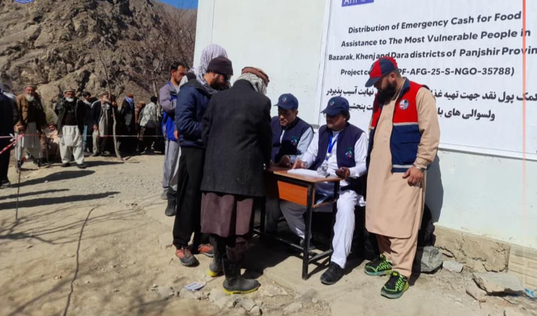 طالبان وايي په درېیو ولایتونو کې یې پر څه باندې پنځه زره اړمنو کورنیو مرستې وېشلې دي