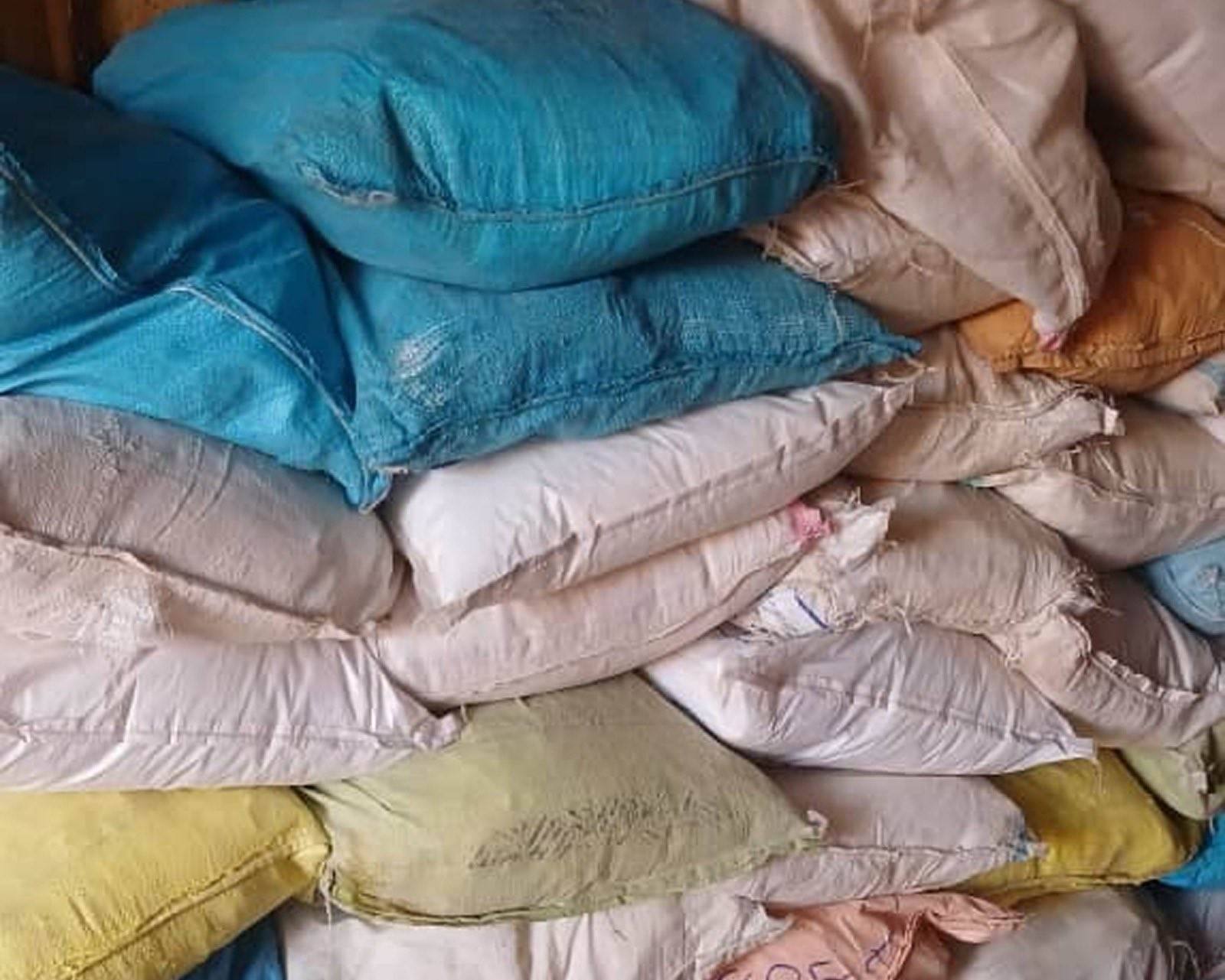 طالبان وایي، په فراه او نیمروز کې د نشه‌یي توکو سلګونه کیلو ګرامه کیمیاوي توکي نیول شوي