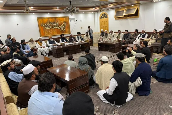 پاکستاني سوداګر وايي چې له افغانستان سره د لارو بندیدو سخت زیان ور رسولی