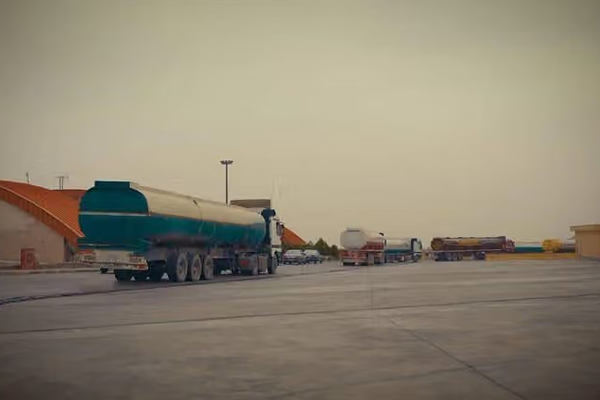 إيران تعلن ارتفاع نقل البضائع إلى أفغانستان عبر منفذ ماهيرود بنسبة 92٪
