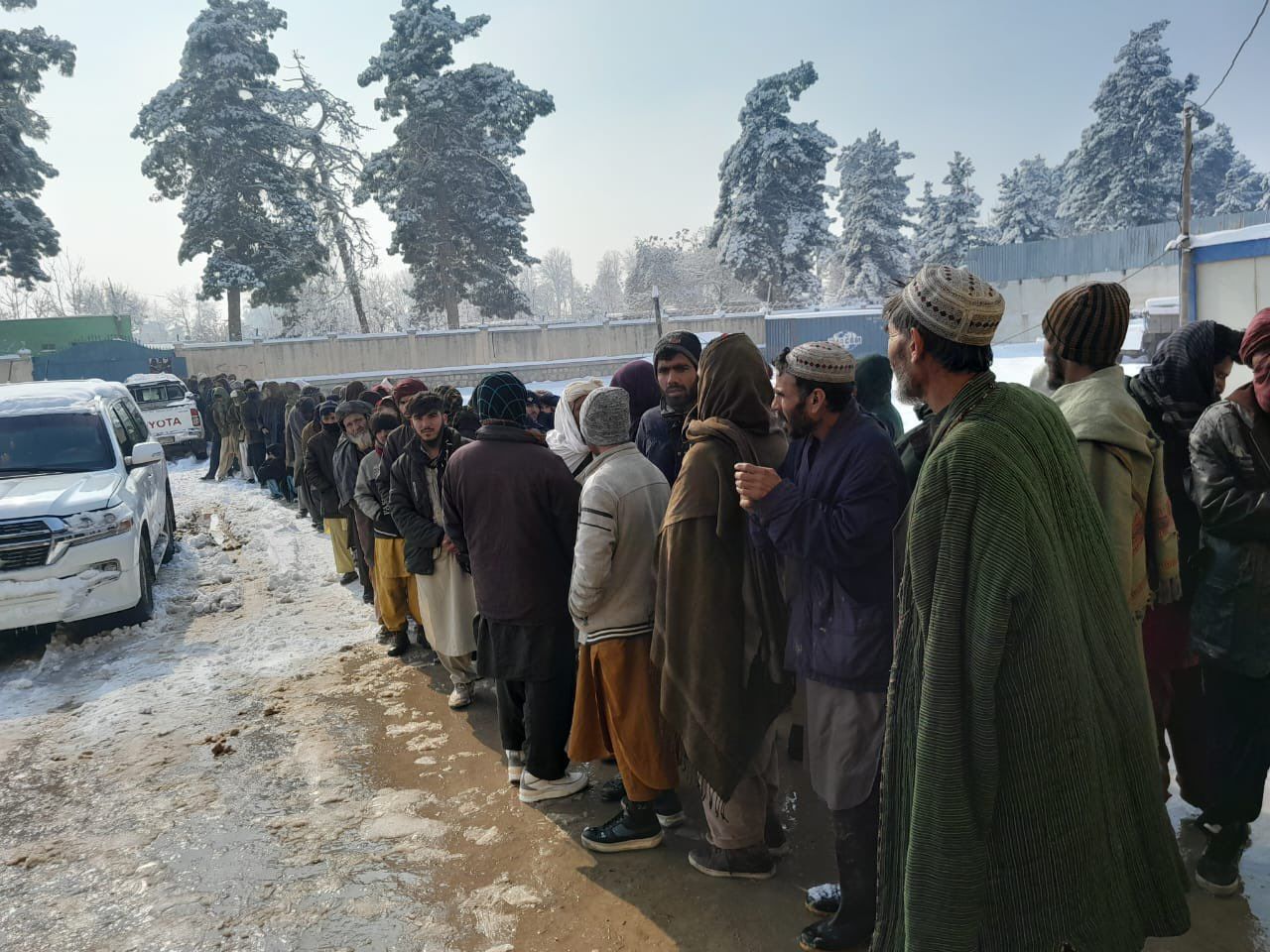  د ژمي په درشل کې؛ په افغانستان کې له هرو پنځو کسانو دوه کسان یې بشري مرستو ته اړتیا لري