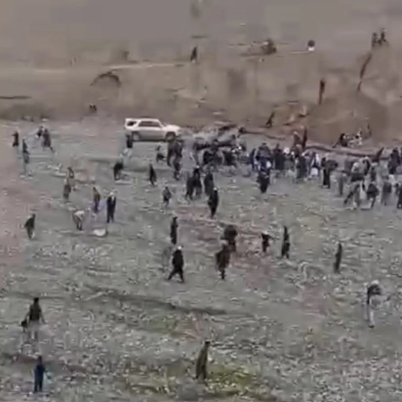 «حرب الذهب» في تخار: اشتباكات بين سكان محليين وشركة مرتبطة بطالبان