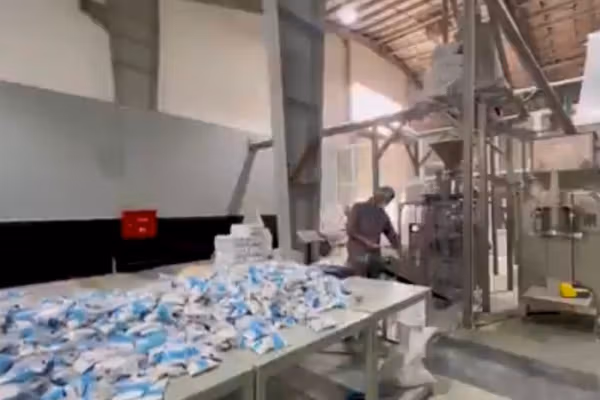 په بلخ کې د ۸ مېلیونه ډالرو په ارزښت د مالګې د تولید او پروسس کارخونه پرانیستل شوه