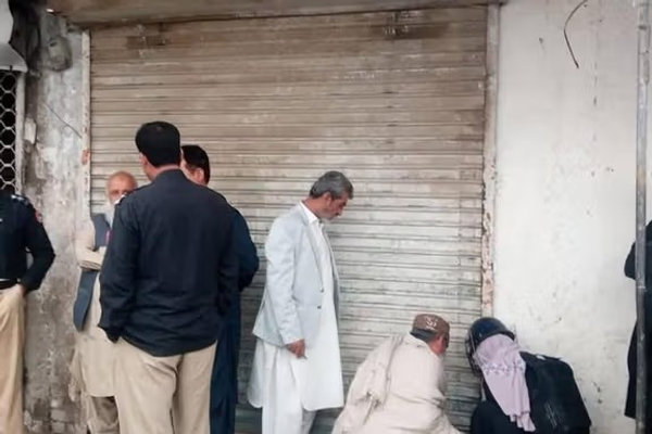 په تېره یوه اونۍ کې؛ په چمن کې د افغان کډوالو ۱۲۴ هټۍ، مارکېټونه او پمپونه تړل شوي دي