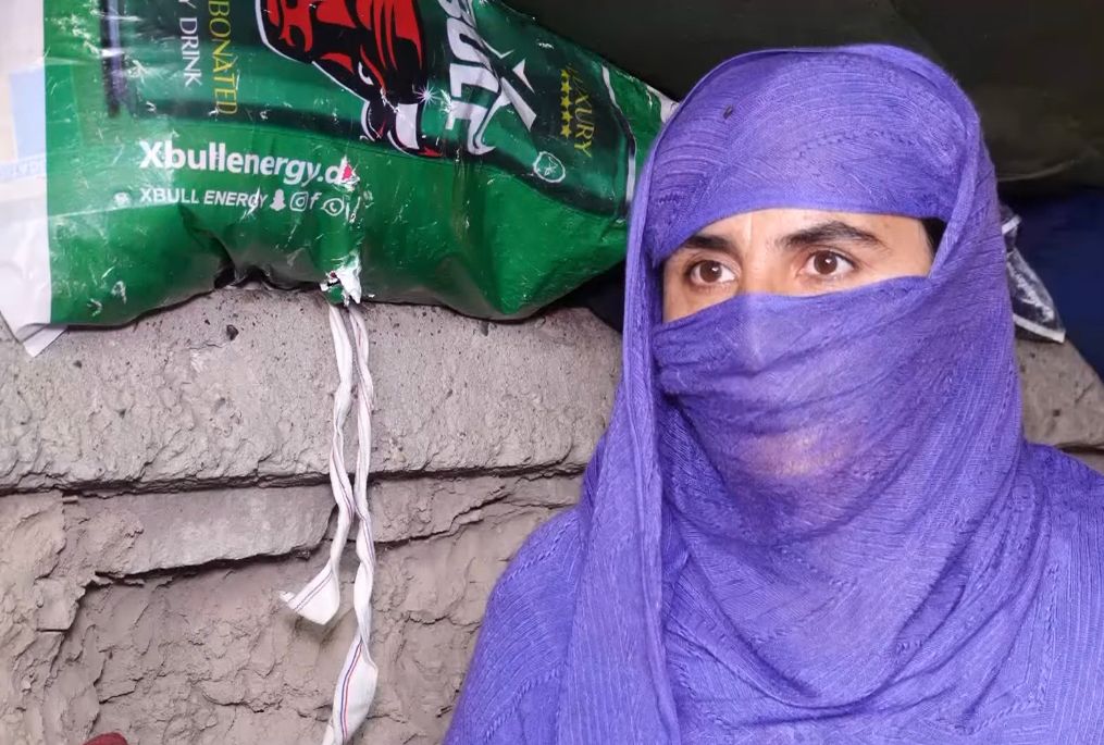 فقر در افغانستان بیداد می‌کند؛ «مادری کودکش را فروخت»