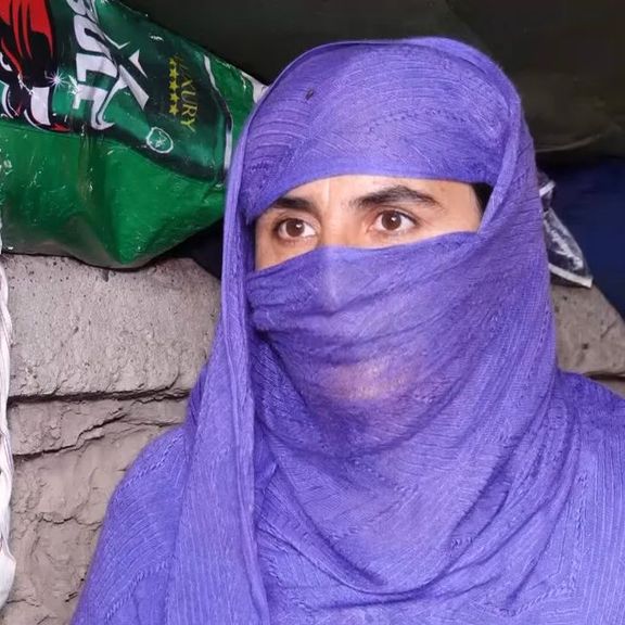 فقر در افغانستان بیداد میکند؛ «مادری کودکش را فروخت»