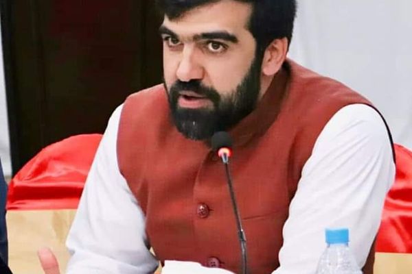 د پارلمان پخوانی غړی: افغانستان هغه هېواد دی چې ملت یې زېږېدلی د سیاست له مخې نه دی جوړ