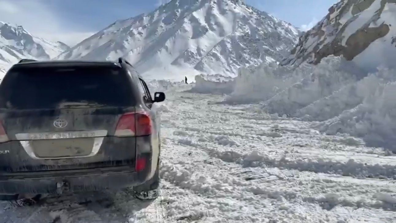 د سالنګ لویه لار یوازې د مسافر وړونکو موټرو پر مخ پرانېستل شوې