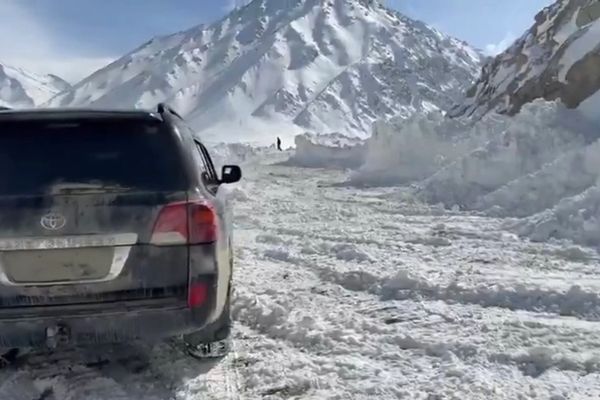 د سالنګ لویه لار یوازې د مسافر وړونکو موټرو پر مخ پرانېستل شوې