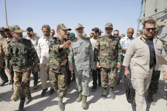 د ایران د پوځ لوی قوماندان: له افغانستان سره دیوال د سرحدي ستونزو د حل لپاره جوړیږي