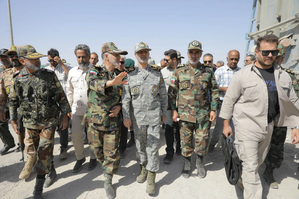 د ایران د پوځ لوی قوماندان: له افغانستان سره دیوال د سرحدي ستونزو د حل لپاره جوړیږي