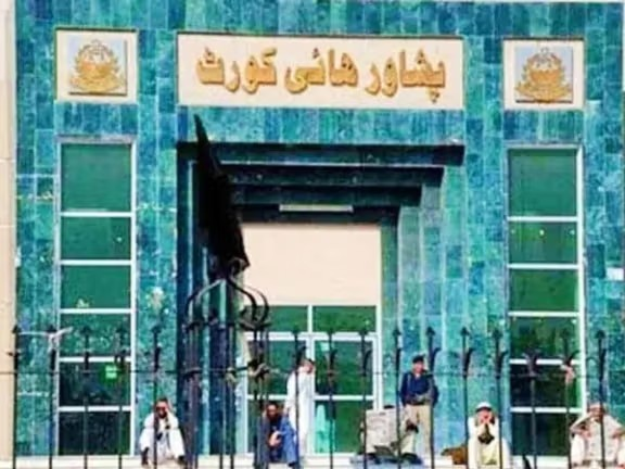 د پېښور محکمې هغه افغان ته د اوسېدو ۶میاشتې وخت ورکړ چې له پاکستانۍ مېرمنې سره یې واده کړی